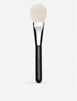 MAC 135 Large Flat Powder Brush
