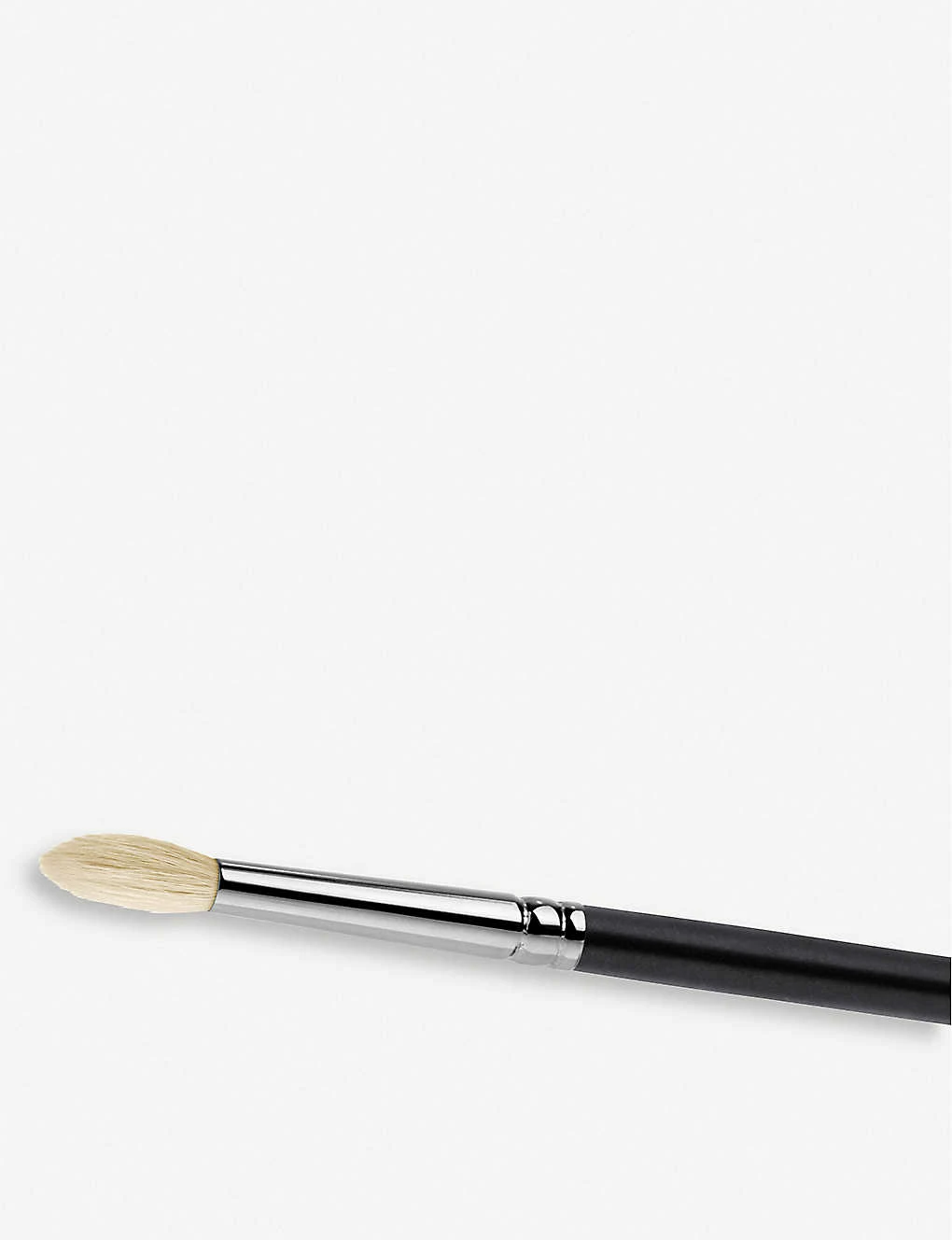 MAC 221 Mini Tapered Blending Brush 3 MAC 221 Mini Tapered Blending Brush