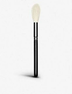 MAC 137 Long Blending Brush