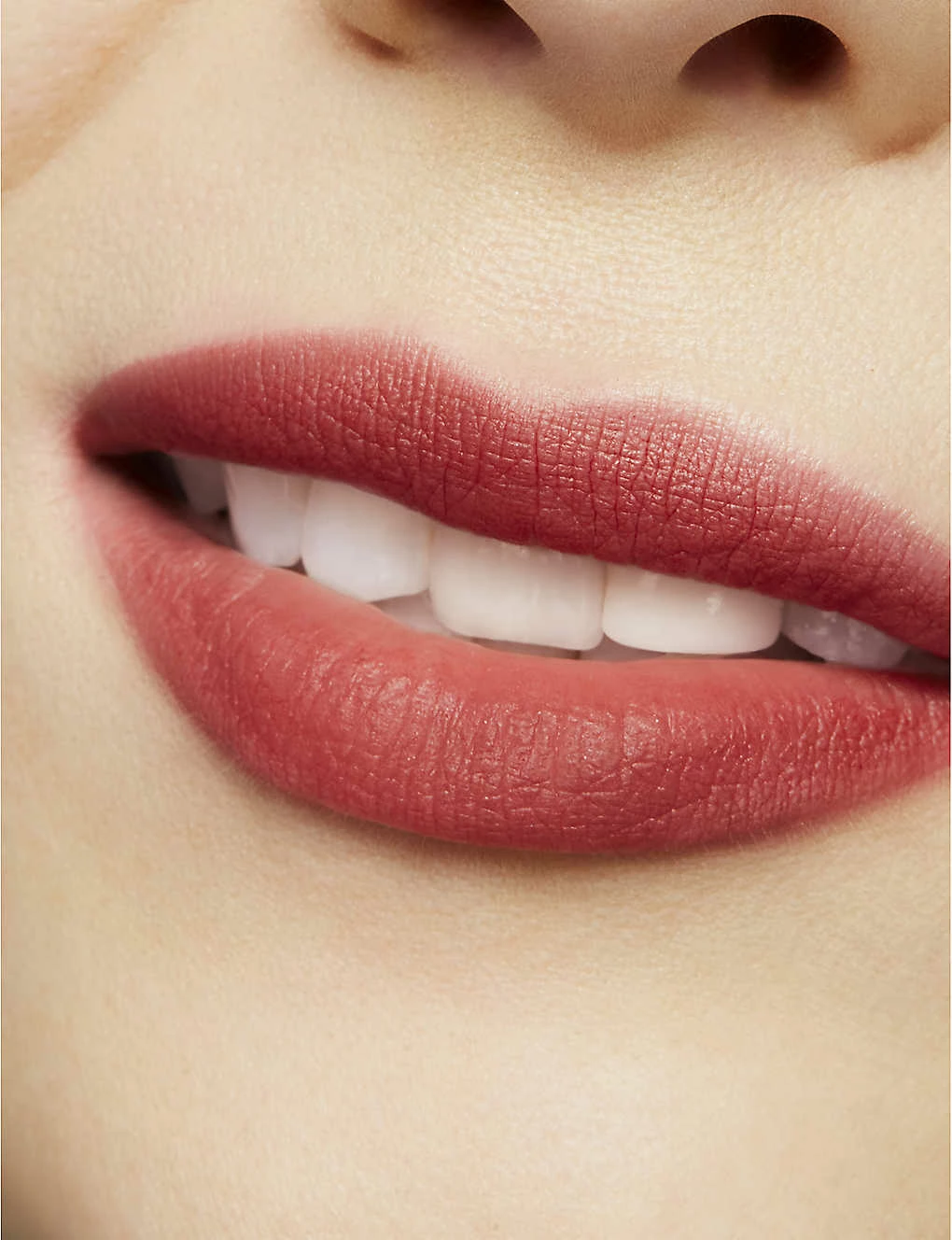 MAC Powder Kiss Lipstick 3g Dubonnet Buzz 5 MAC Powder Kiss Lipstick 3g Dubonnet Buzz - Image 3